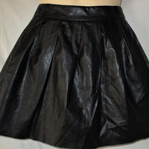 Women's Tobi Faux Leather Mini Skirt Medium